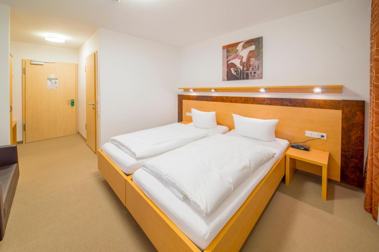 Hotel Nuernberger Hof Neumarkt in der Oberpfalz Bagian luar foto