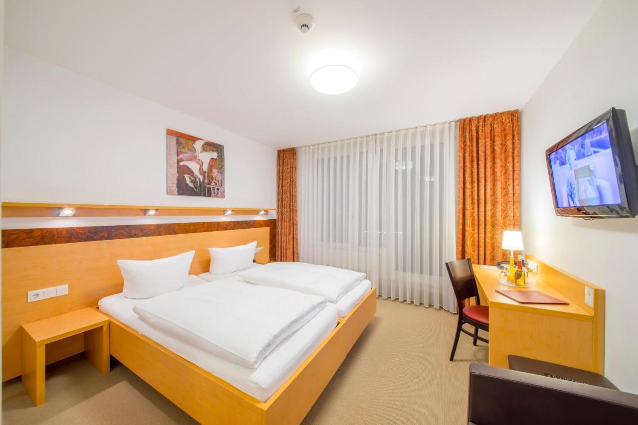 Hotel Nuernberger Hof Neumarkt in der Oberpfalz Bagian luar foto